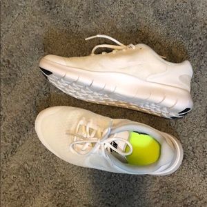 White uni-sex Nike free RN